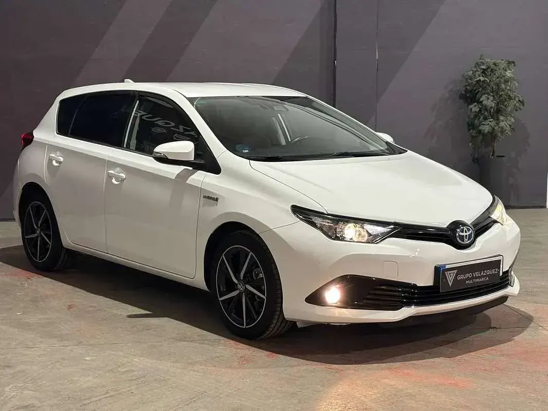 Usado Toyota Auris Hybrid Edition 136 CV (100 kW) 2019 Blanco Utilitario