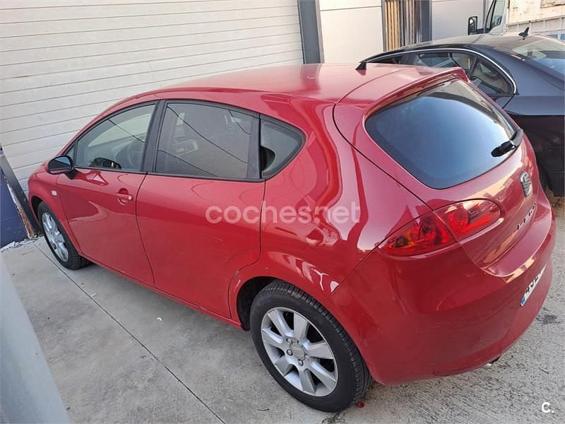 Usado Seat Leon Reference 125 CV (91 kW) 2008 Rojo Utilitario