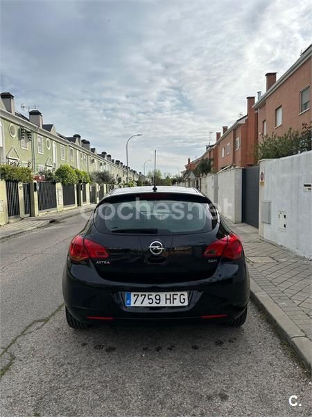 Negro Usado 2011 Opel Astra Enjoy Berlina | 4250 € (Buen precio) - Imagen 1/4