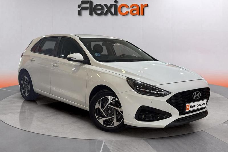 Blanco Usado 2024 Hyundai i30 Berlina | 16.990 € (Super precio) - Imagen 1/4