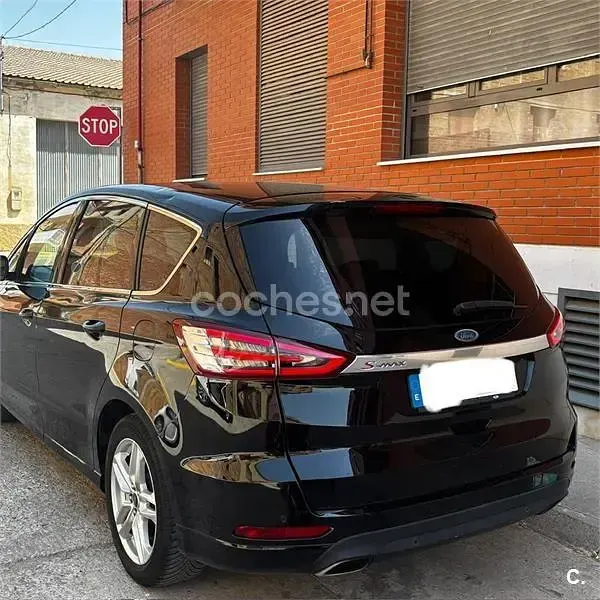 Usado Ford S-MAX Titanium 180 CV (132 kW) 2016 Negro Monovolumen