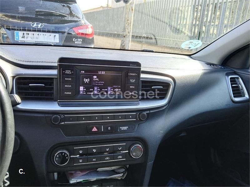 Usado Kia Ceed 120 CV (88 kW) 2019 Azul Utilitario