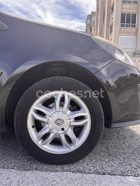 Usado Renault Clio II Authentique 75 CV (55 kW) 2006 Negro Berlina