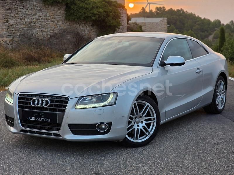 Gris / plata Usado 2011 Audi A5 Coupe | 11.500 € (Precio justo) - Imagen 1/4