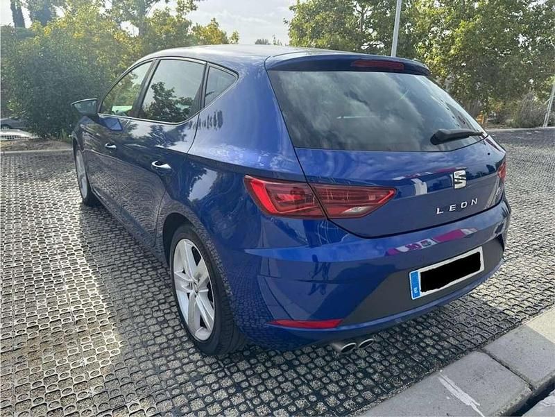 Usado Seat Leon FR 150 CV (110 kW) 2017 Azul Utilitario
