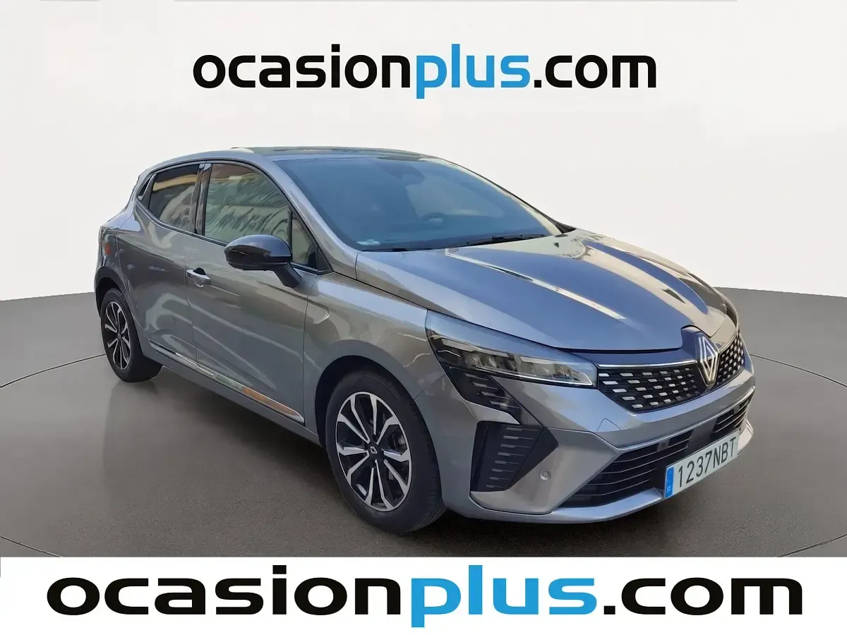 Usado Renault Clio Techno 101 CV (74 kW) 2025 Gris Utilitario
