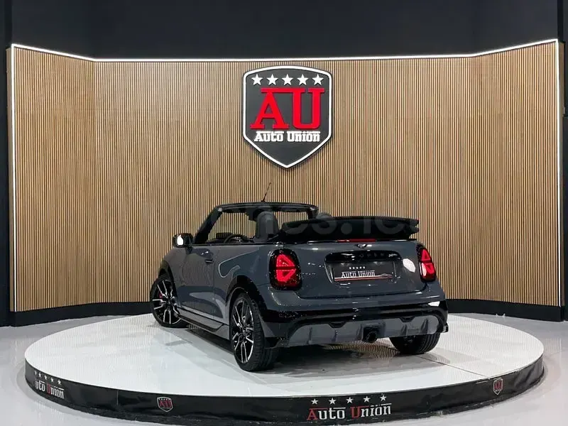 Nuevo Mini John Cooper Works 231 CV (169 kW) 2026 Gris / plata Utilitario