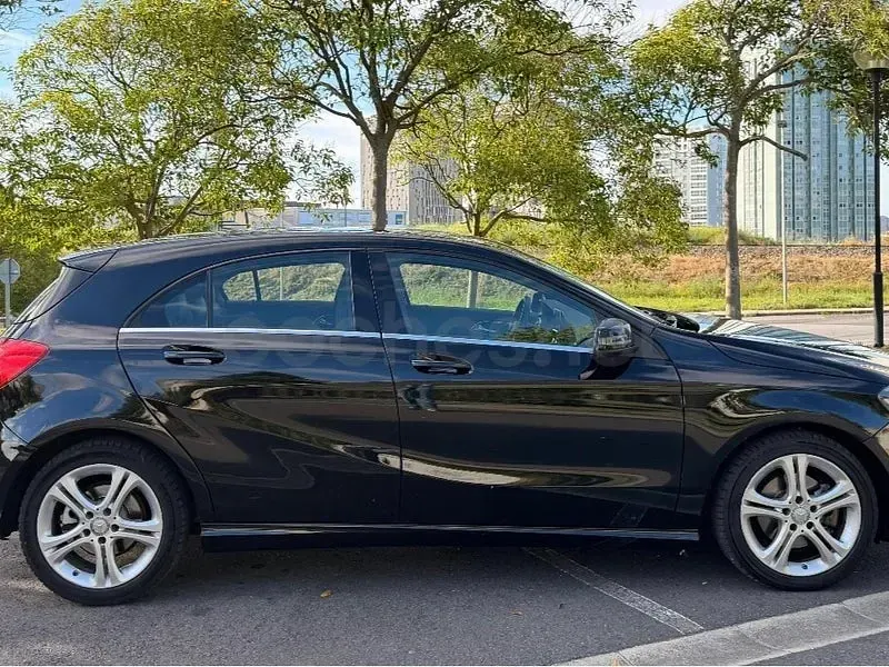 Usado Mercedes A200 Urban 136 CV (100 kW) 2015 Negro Berlina