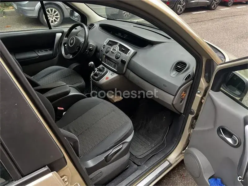 Usado Renault Scenic E-Tech Expression 110 CV (80 kW) 2007 Beige Monovolumen