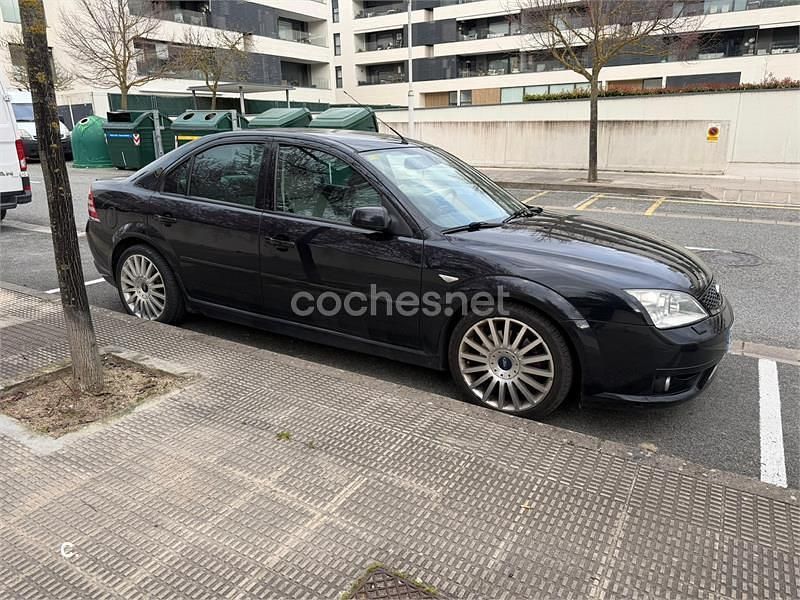 Usado Ford Mondeo ST 220 CV (161 kW) 2003 Negro Berlina