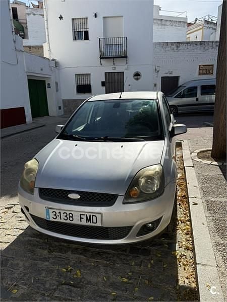 Gris / plata Usado 2007 Ford Fiesta Trend Utilitario | 1500 € (Super precio) - Imagen 1/2