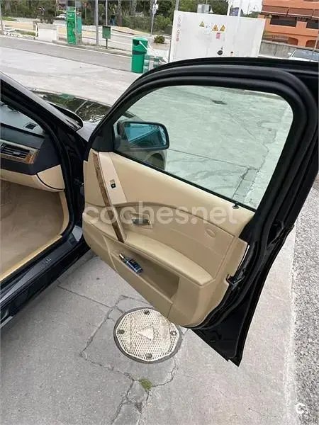 Usado BMW 525 163 CV (119 kW) 2004 Negro Familiar