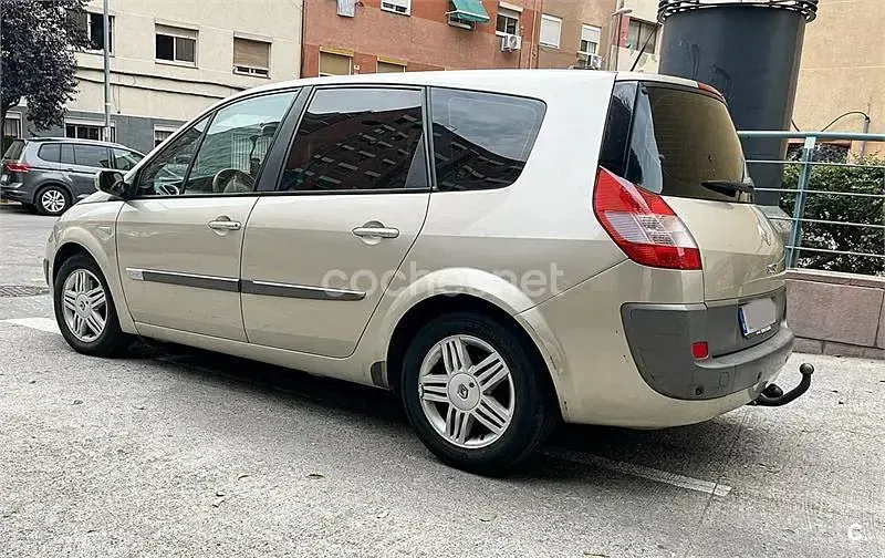 Usado Renault Scénic Dynamique 130 CV (95 kW) 2006 Beige Monovolumen