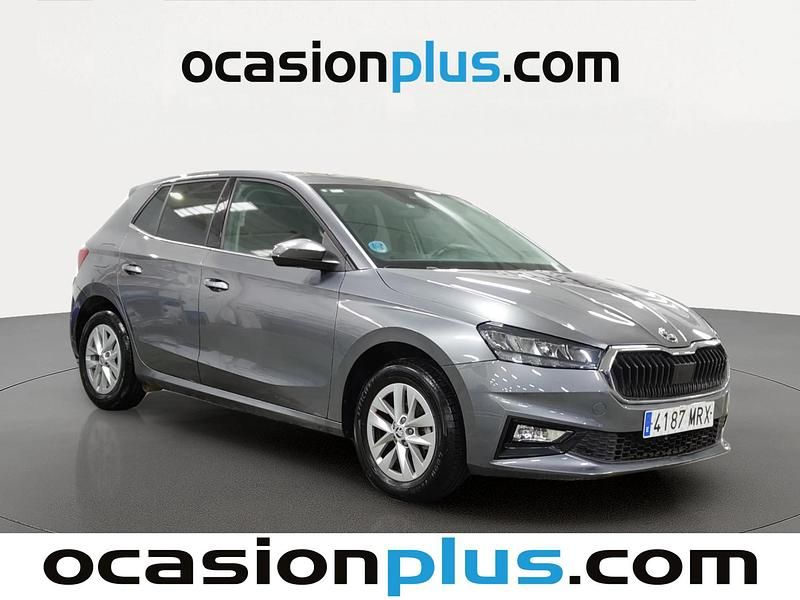 Usado Skoda Fabia Selection 95 CV (69 kW) 2024 Gris Berlina