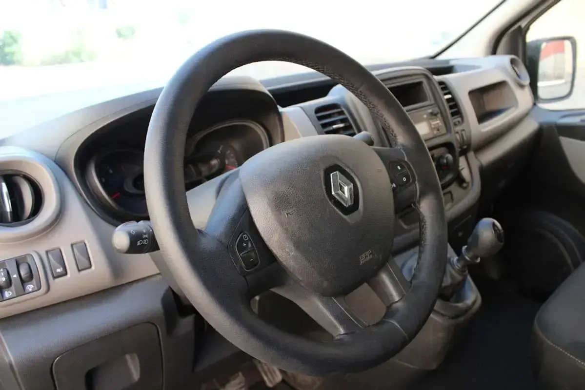 Usado Renault Trafic 120 CV (88 kW) 2019 Blanco Monovolumen