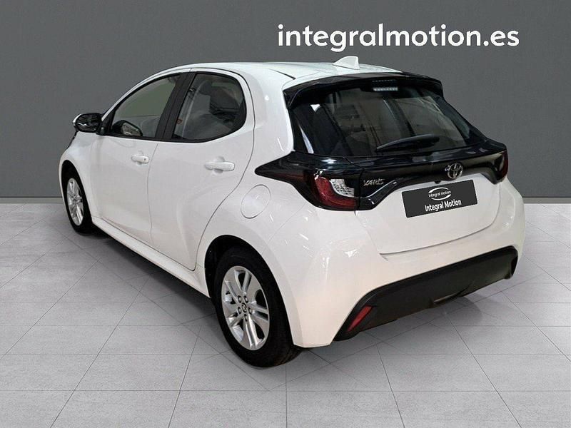 Usado Toyota Yaris Edition 125 CV (91 kW) 2024 Blanco Berlina