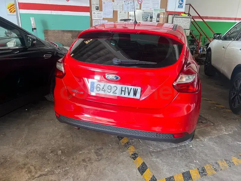 Usado Ford Focus Trend 115 CV (84 kW) 2014 Rojo Berlina
