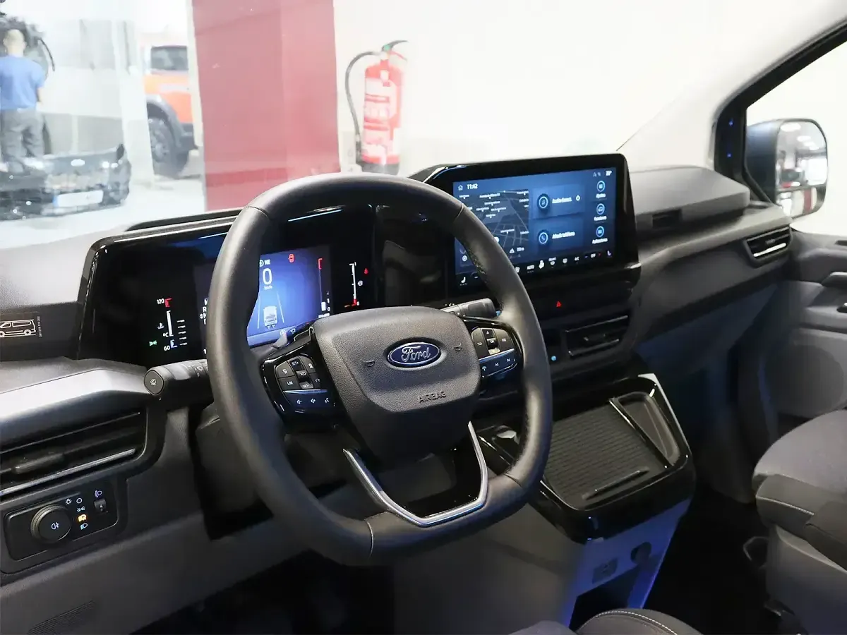 Usado Ford Transit Custom Nugget 170 CV (125 kW) 2025 Gris / plata Monovolumen