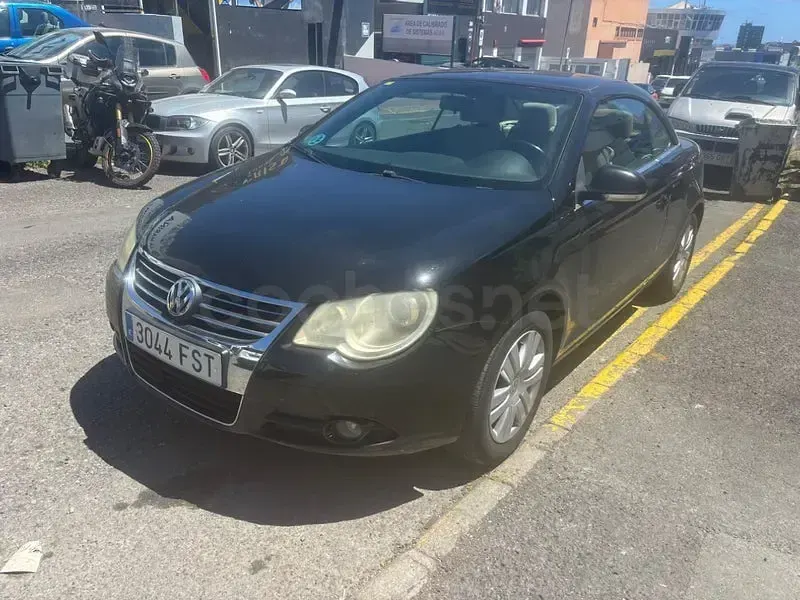 Usado VW Eos 115 CV (84 kW) 2007 Azul Descapotable