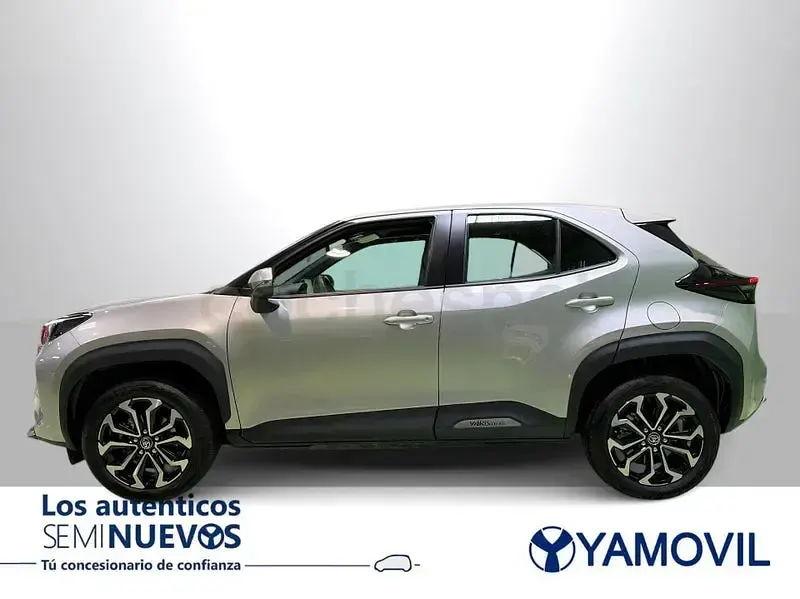 Usado Toyota Yaris Cross Active 116 CV (85 kW) 2023 Gris / plata SUV
