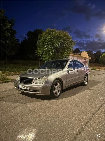 Usado Mercedes C270 Avantgarde 170 CV (125 kW) 2003 Beige Berlina