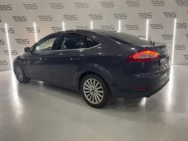 Usado Ford Mondeo Titanium S 240 CV (176 kW) 2013 Gris Berlina