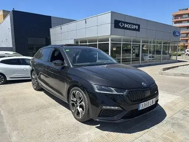 Usado Skoda Octavia RS 245 CV (180 kW) 2022 Negro Familiar