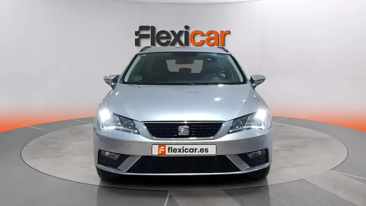 Usado Seat Leon ST Style 116 CV (85 kW) 2020 Gris Familiar