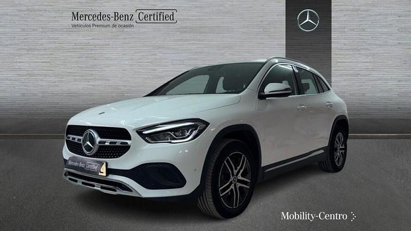 Usado Mercedes GLA200 Progressive 150 CV (110 kW) 2023 Blanco polar  pintura unicolor SUV