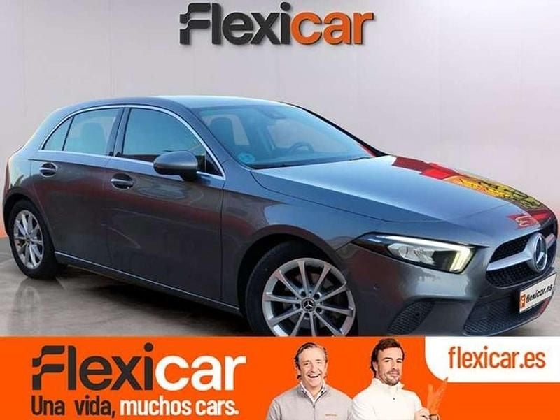 Usado Mercedes A180 116 CV (85 kW) 2019 Gris Utilitario