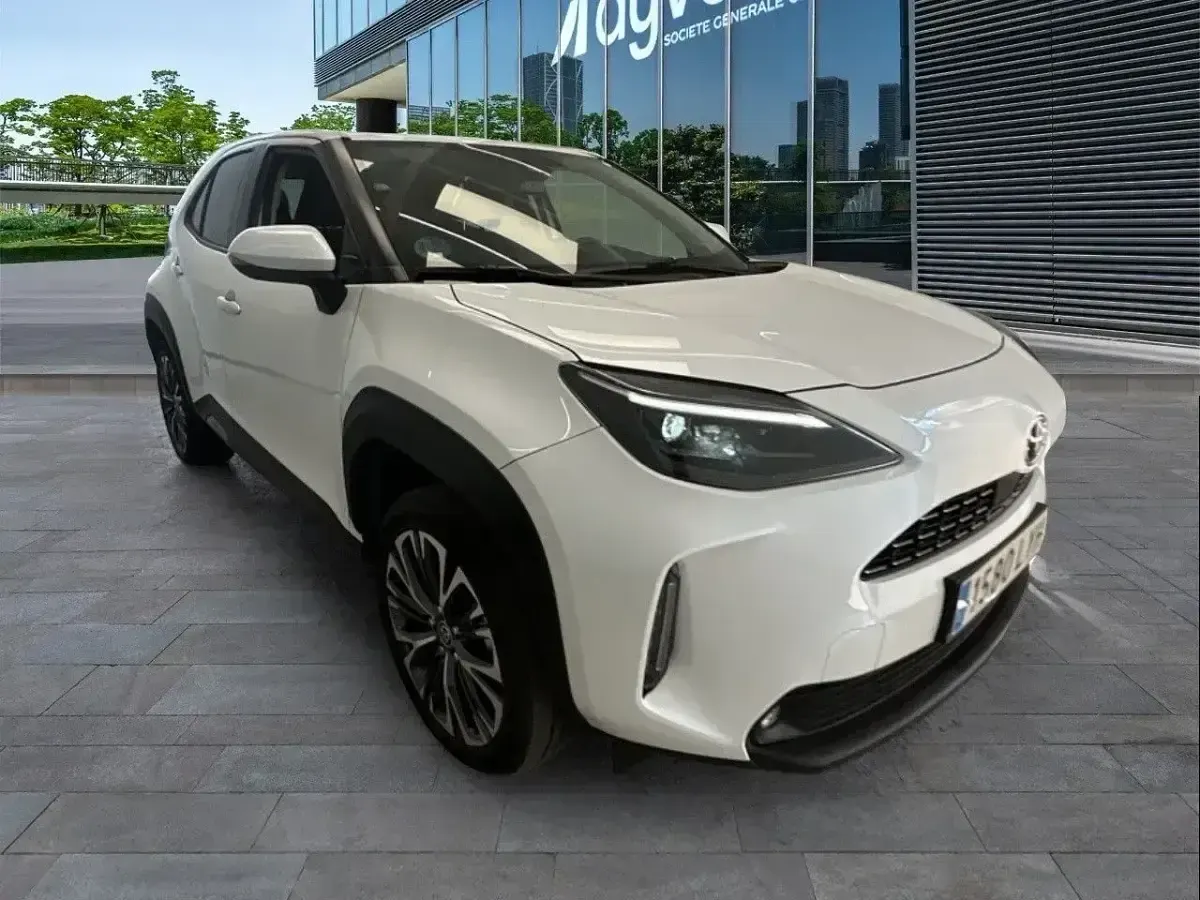 Usado Toyota Yaris Hybrid Style 116 CV (85 kW) 2022 Blanco Pickup/Camioneta