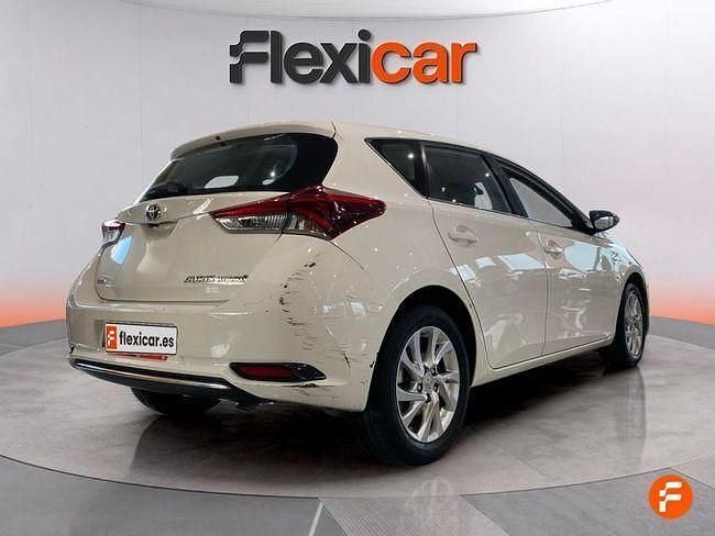 Usado Toyota Auris Hybrid Active 136 CV (100 kW) 2016 Blanco