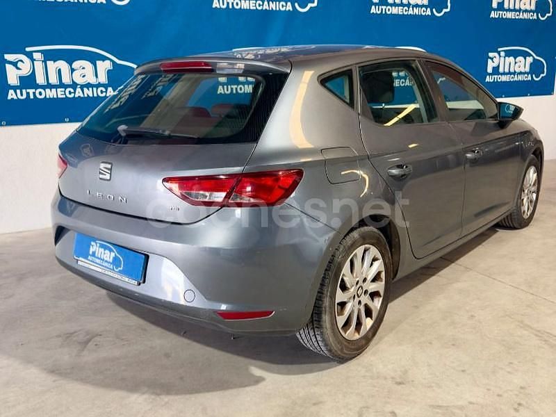 Usado Seat Leon Style 105 CV (77 kW) 2014 Gris / plata Berlina