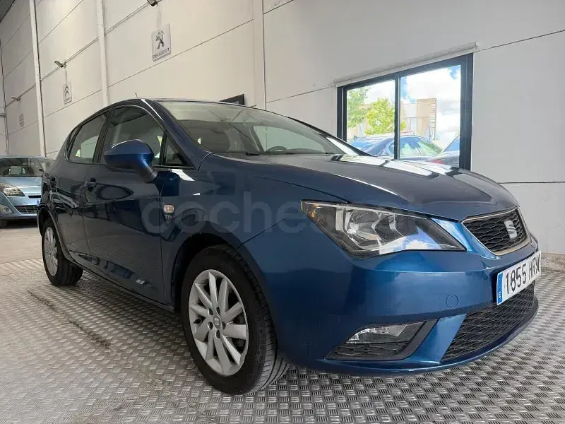Usado Seat Ibiza I-Tech 105 CV (77 kW) 2013 Azul Berlina