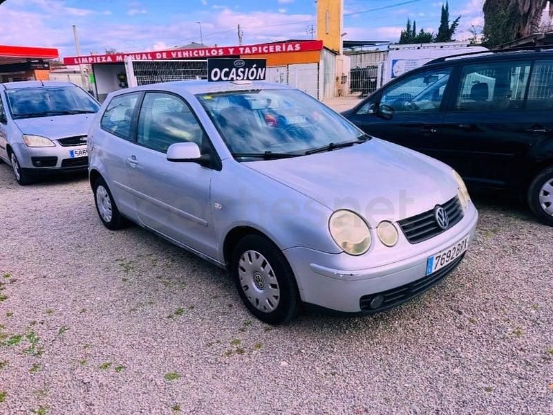 Usado VW Polo Trendline 65 CV (47 kW) 2002 Gris / plata Berlina