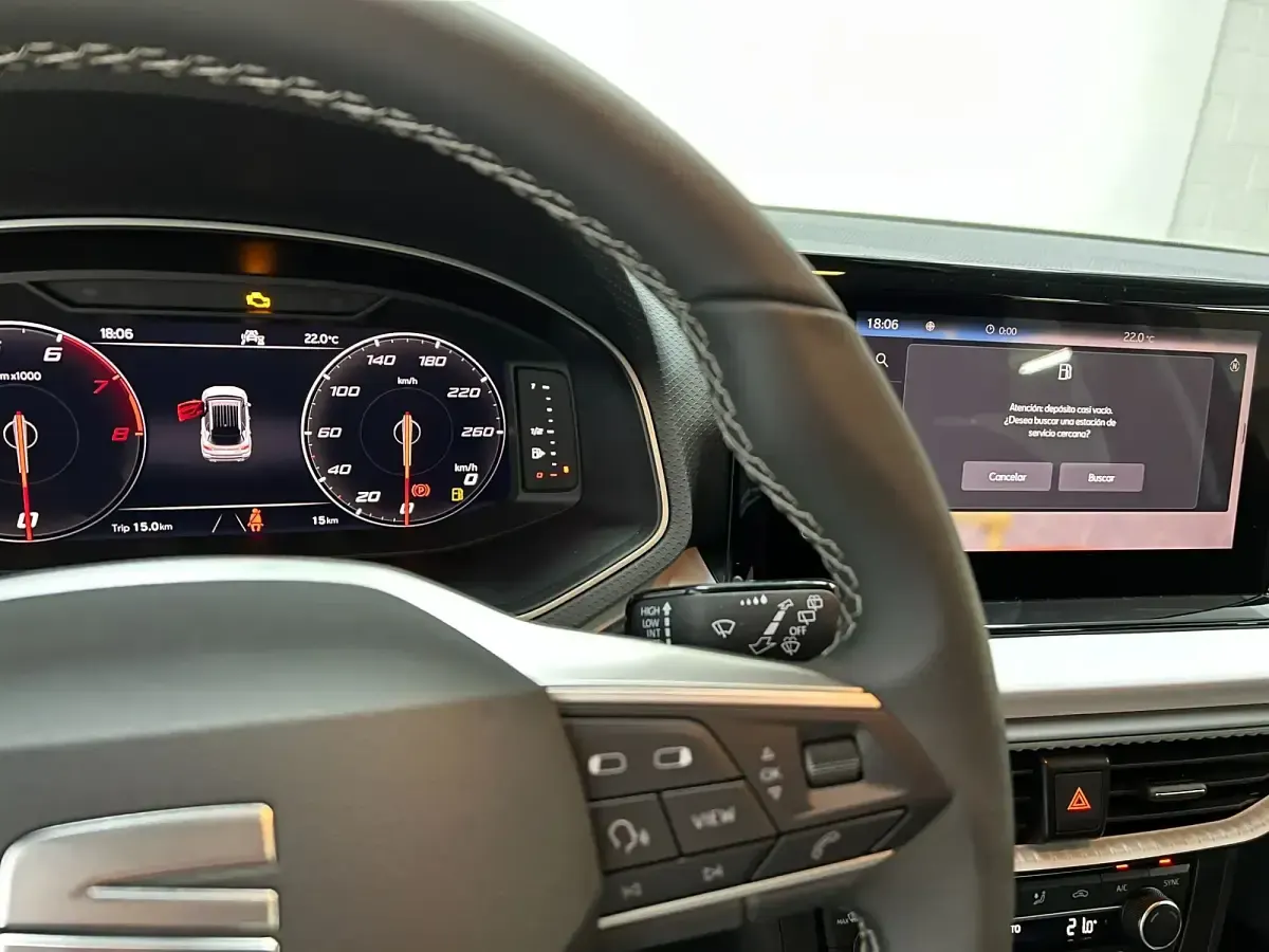 Usado Seat Arona FR 110 CV (80 kW) 2023 Rojo SUV