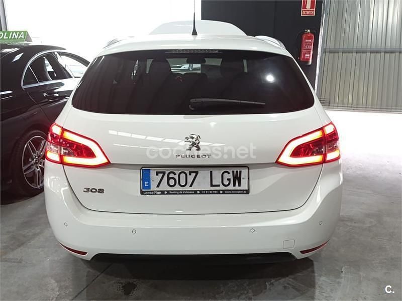 Usado Peugeot 308 SW Style 130 CV (95 kW) 2020 Blanco Familiar