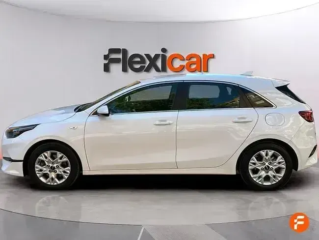 Usado Kia Ceed 100 CV (73 kW) 2022 Blanco Utilitario