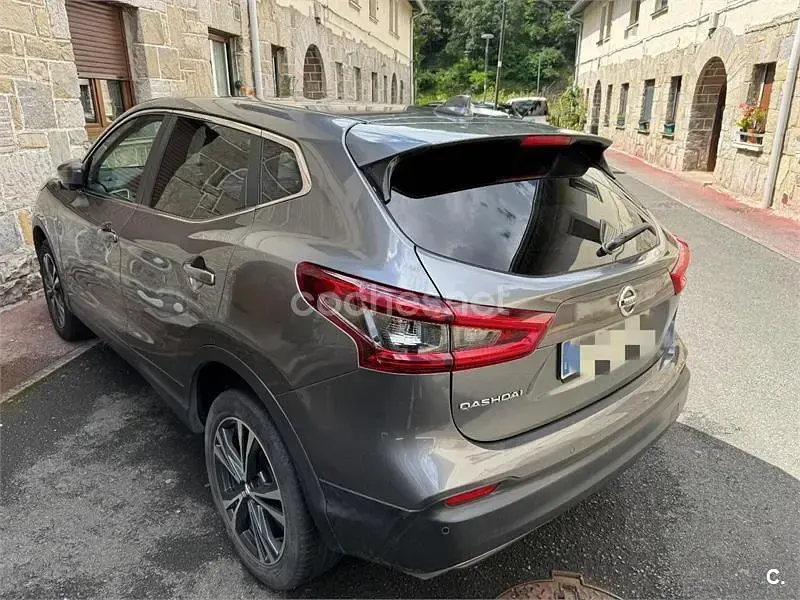 Usado Nissan Qashqai N-Connecta 163 CV (119 kW) 2017 Gris / plata SUV