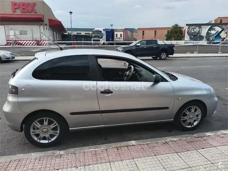 Usado Seat Ibiza Reference 80 CV (58 kW) 2007 Gris / plata Utilitario