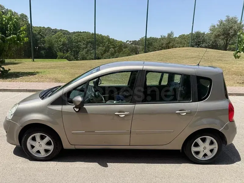 Usado Renault Modus Dynamique 110 CV (80 kW) 2008 Beige Monovolumen
