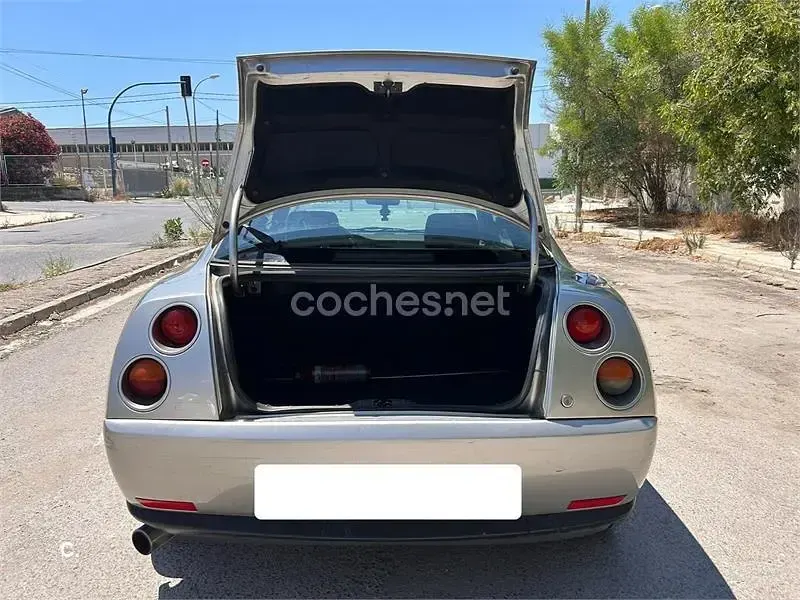 Usado Fiat Coupé 130 CV (95 kW) 1998 Gris / plata Coupe