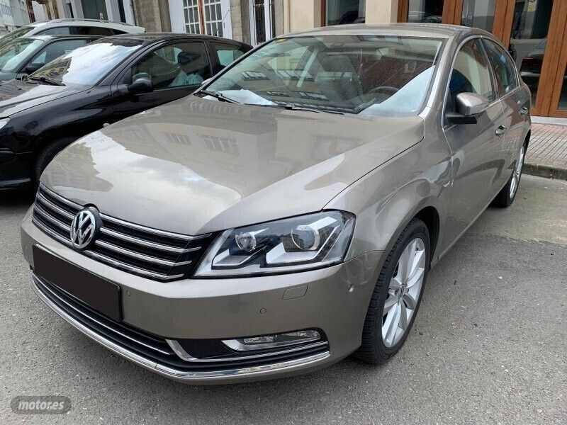 Usado VW Passat Highline 143 CV (105 kW) 2012 Marrón Berlina