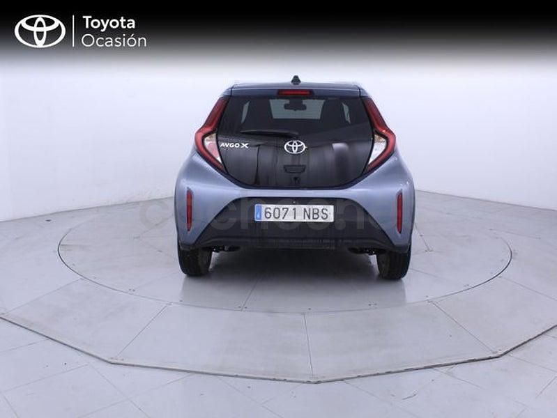 Usado Toyota Aygo X Play 72 CV (52 kW) 2025 Gris / plata SUV