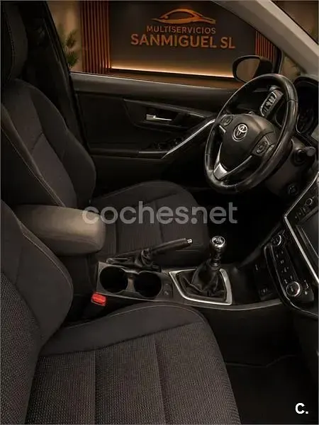 Usado Toyota Auris 124 CV (91 kW) 2014 Blanco Familiar