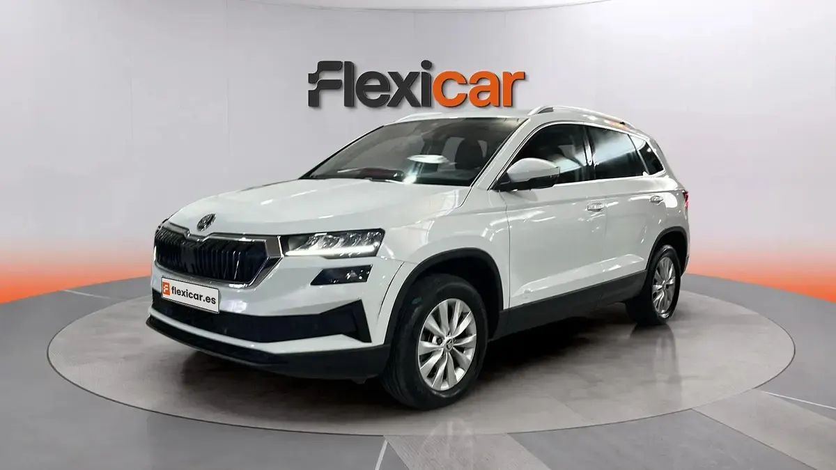 Usado Skoda Karoq Ambition 150 CV (110 kW) 2023 Blanco SUV