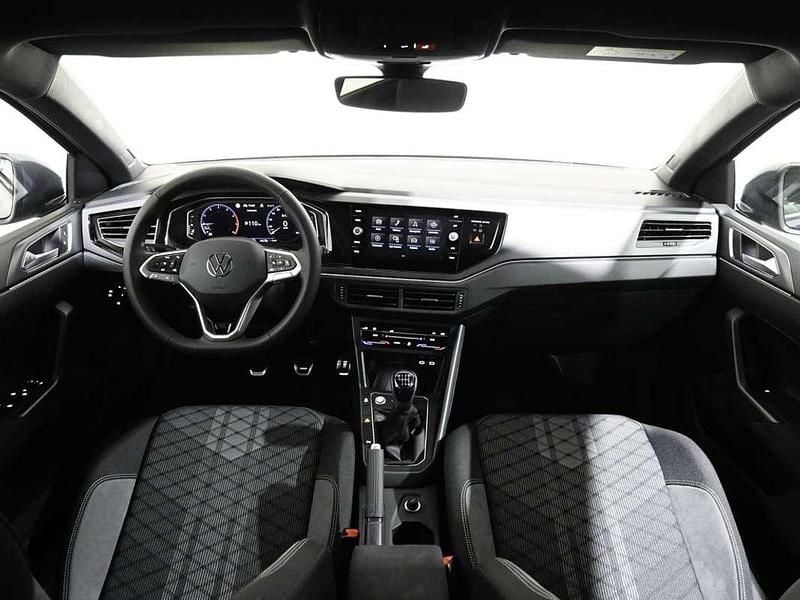 Usado VW Taigo R-line 116 CV (85 kW) 2025 Gris / plata SUV