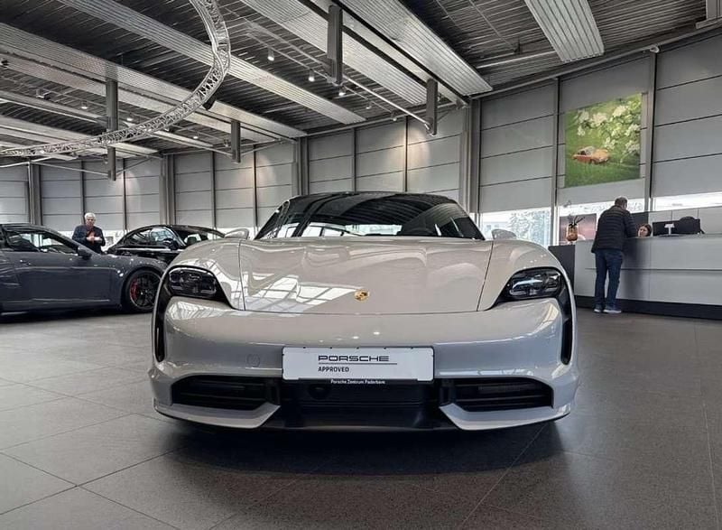 Usado Porsche Taycan Turbo 500 kW (680 CV) 2023 Gris Berlina