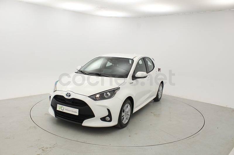 Usado Toyota Yaris Hybrid Active 116 CV (85 kW) 2021 Blanco Berlina