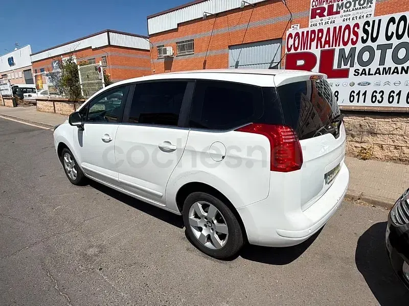 Usado Peugeot 5008 Style 120 CV (88 kW) 2015 Blanco Monovolumen